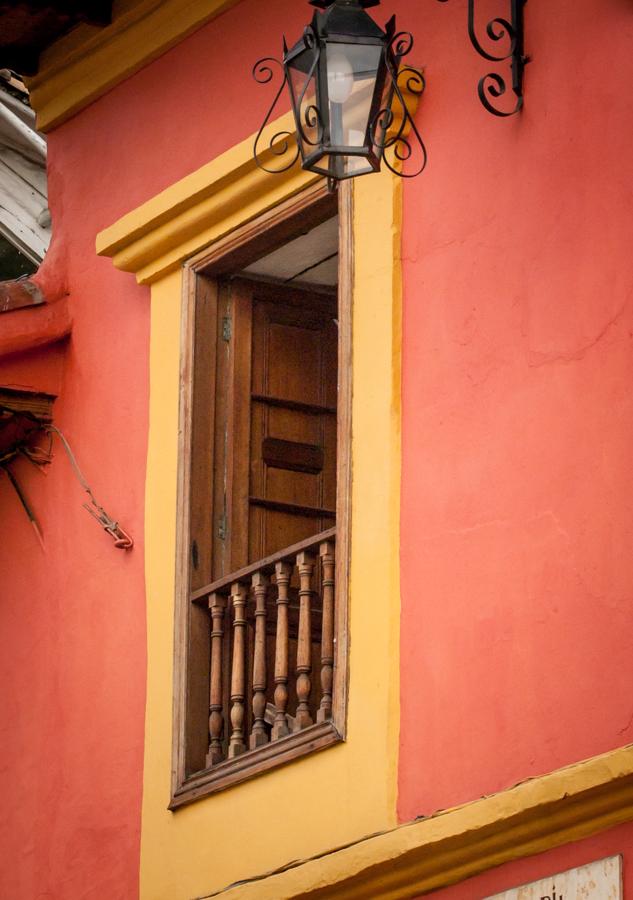 Detalle de un Balcon, La Candelaria, Bogota, Cundi...