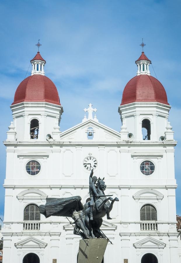 Iglesia y Monumento a Simon Bolivar, Rionegro, Ori...