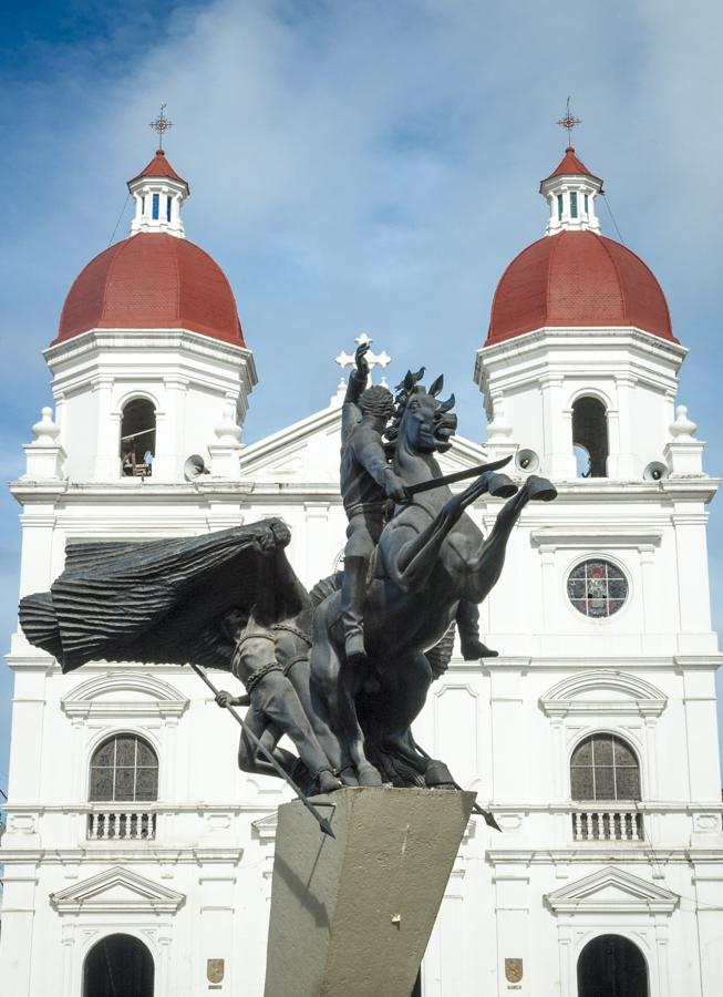 Iglesia y Monumento a Simon Bolivar, Rionegro, Ori...