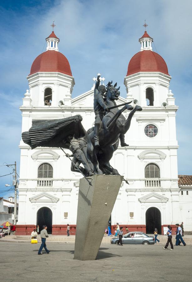 Iglesia y Monumento a Simon Bolivar, Rionegro, Ori...