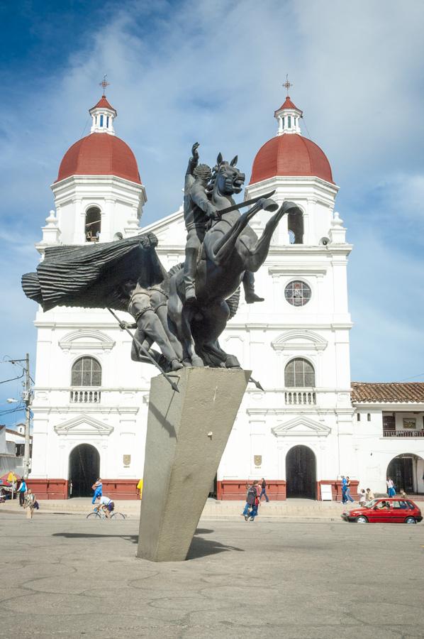 Iglesia y Monumento a Simon Bolivar, Rionegro, Ori...