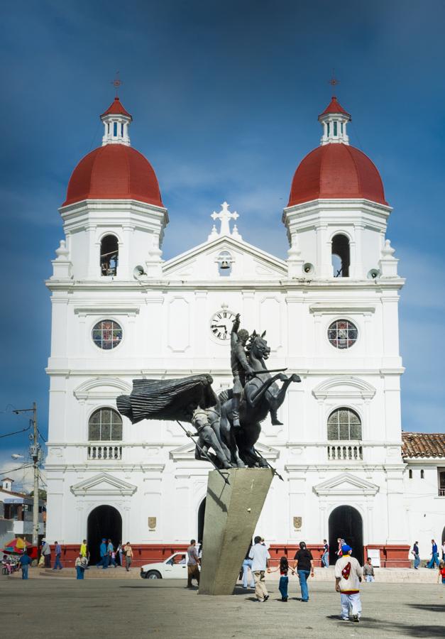 Iglesia y Monumento a Simon Bolivar, Rionegro, Ori...