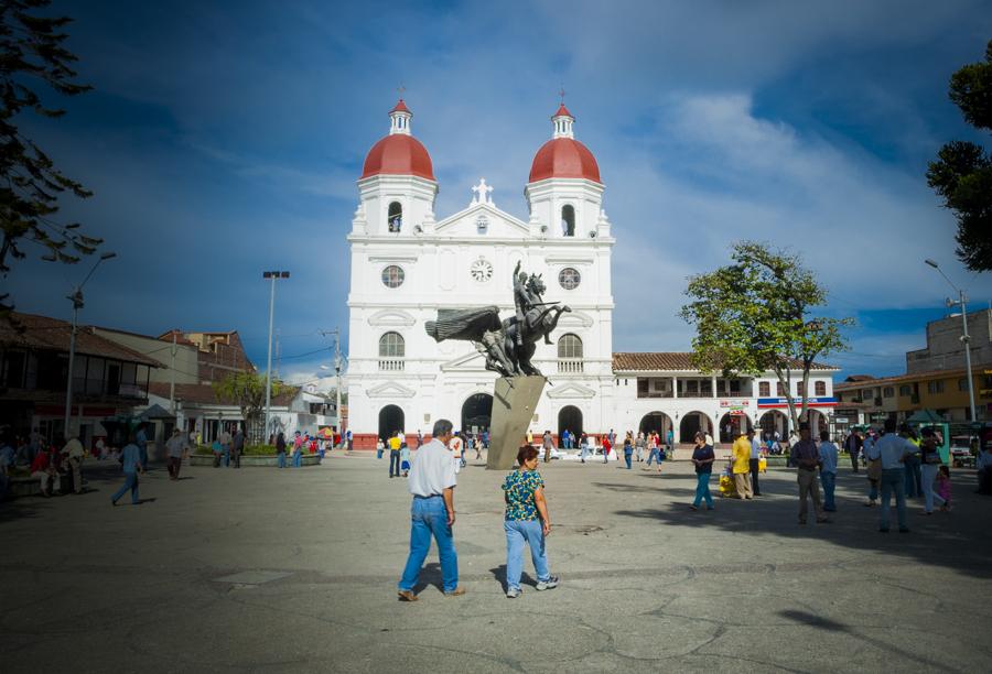 Iglesia y Monumento a Simon Bolivar, Rionegro, Ori...