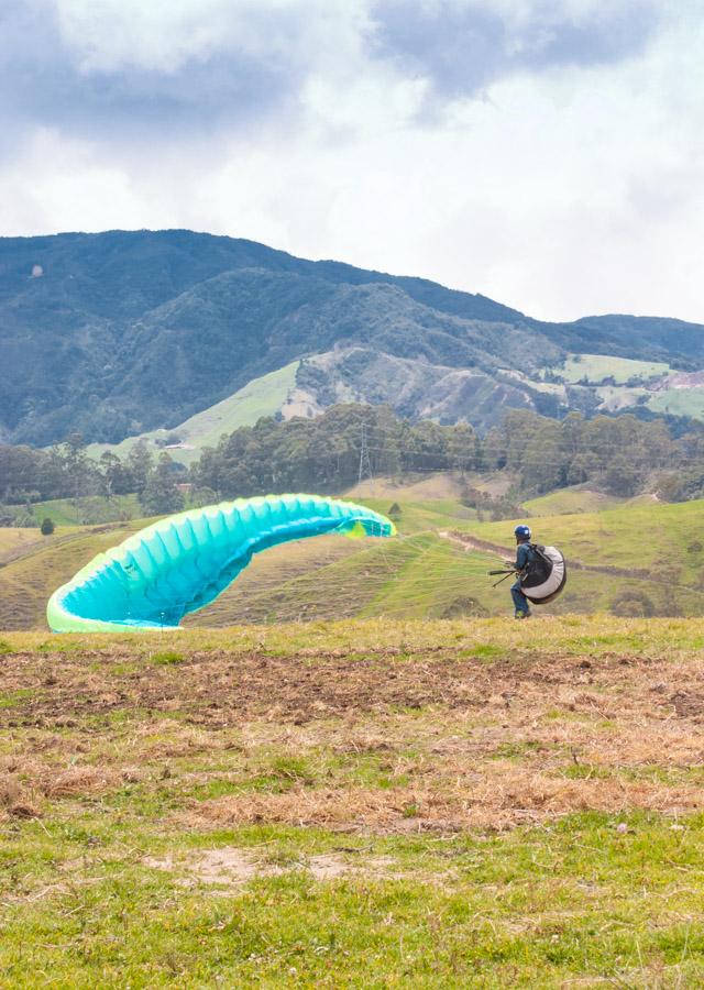 Persona Practicando Parapente