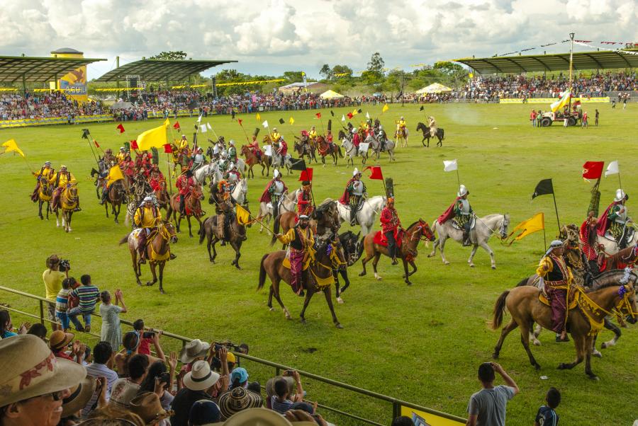 Festival Internacional Folclorico y Turstico del L...