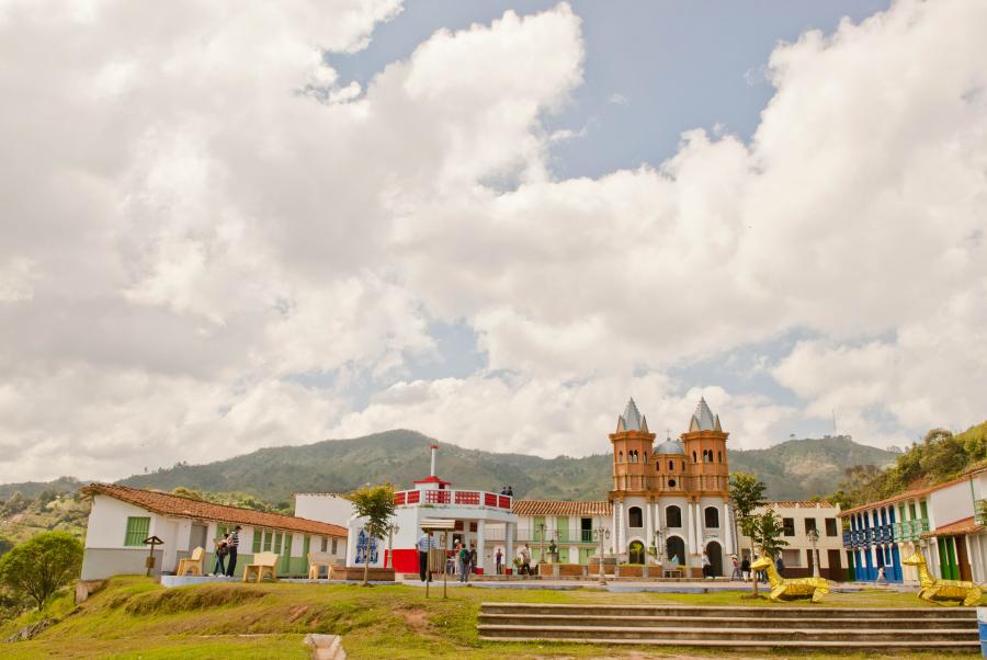 Replica del viejo Peñol, El Peñol, Antioquia, Co...