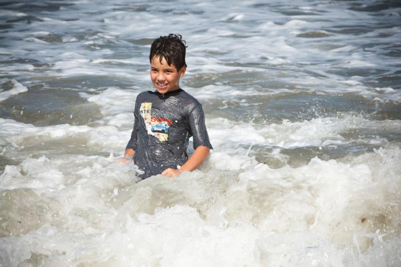 NiÃ±o Jugando en el Mar, Playa Mendihuaca, Santa...