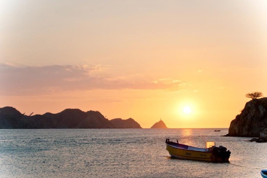 Embarcacion en Playa Grande, Taganga, Santa Marta,...