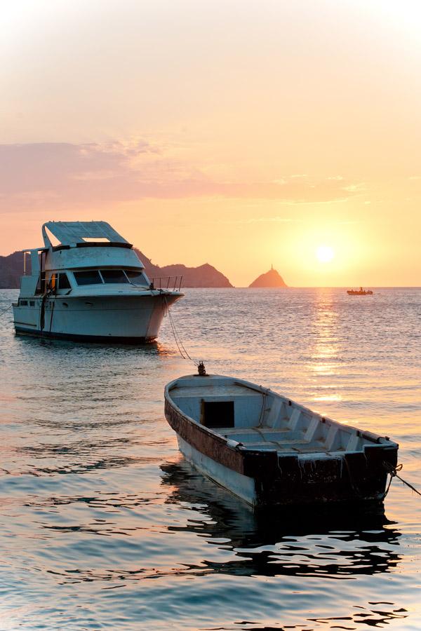 Embarcacion en Playa Grande, Taganga, Santa Marta,...