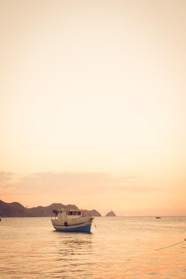 Embarcacion en Playa Grande, Taganga, Santa Marta,...