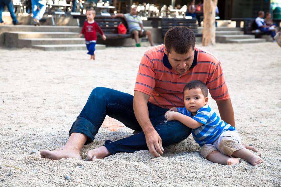 Padre con su Hijo, Parque de los Pies Descalzos, M...