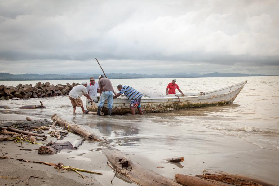 Pescadores en la Playa, Necocli, Uraba, Antioquia,...