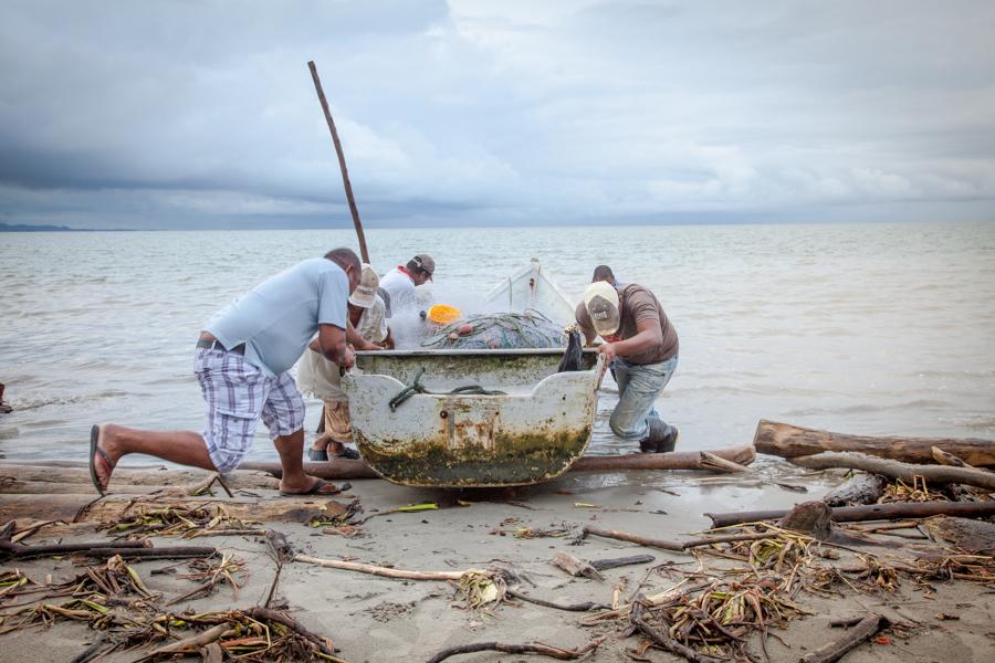 Pescadores en la Playa, Necocli, Uraba, Antioquia,...