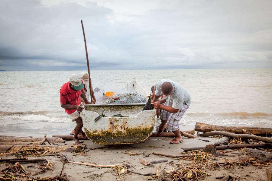 Pescadores en la Playa, Necocli, Uraba, Antioquia,...