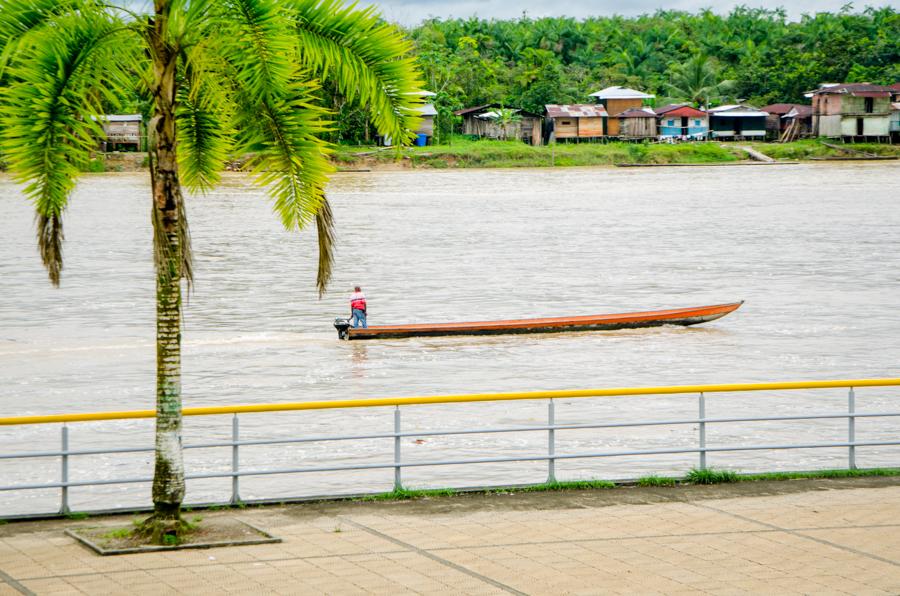 Chalupa en el Rio Atrato, Quibdo, Choco, Colombia