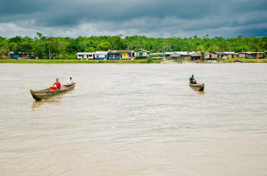 Chalupas en el Rio Atrato, Quibdo, Choco, Colombia