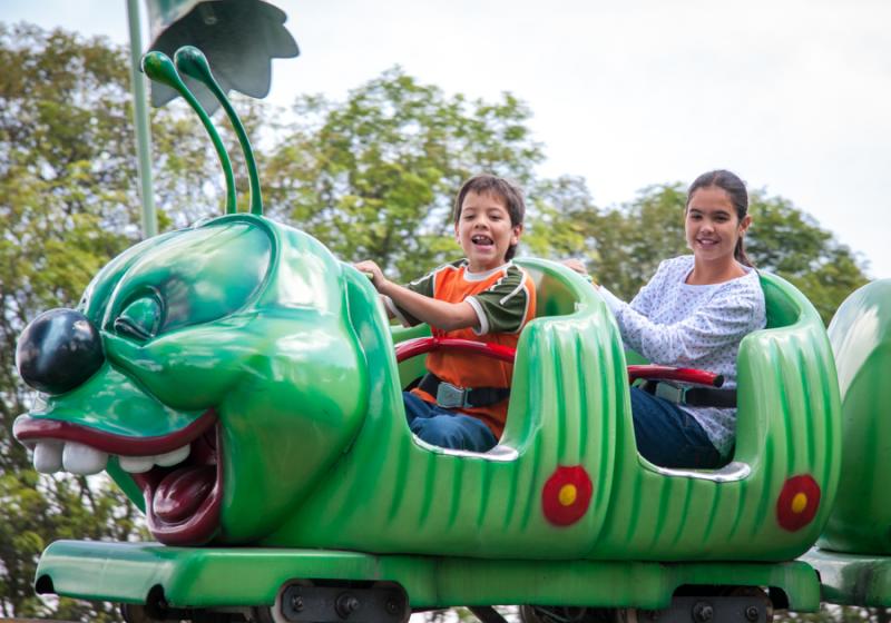 Hermanos en un Parque de Diversiones