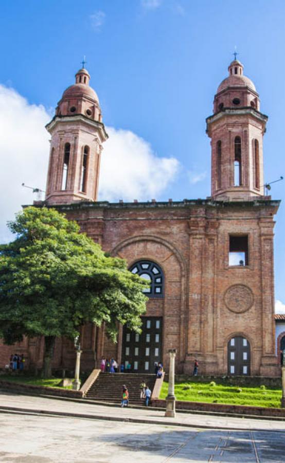 Iglesia Santa Barbara, Puente Nacional, Santander,...