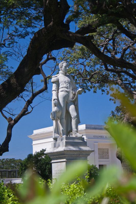 Monumento a Simon Bolivar, Quinta de San Pedro Ale...