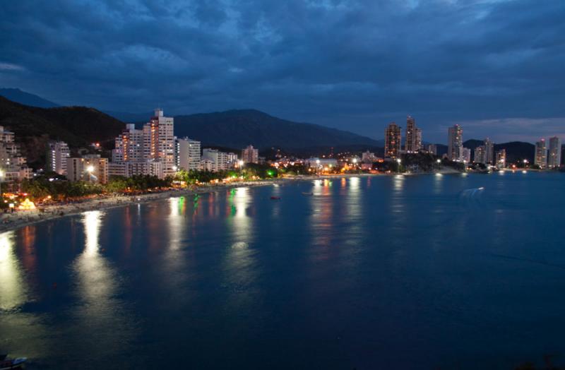 Panoramica Nocturna del Rodadero, Santa Marta, Mag...