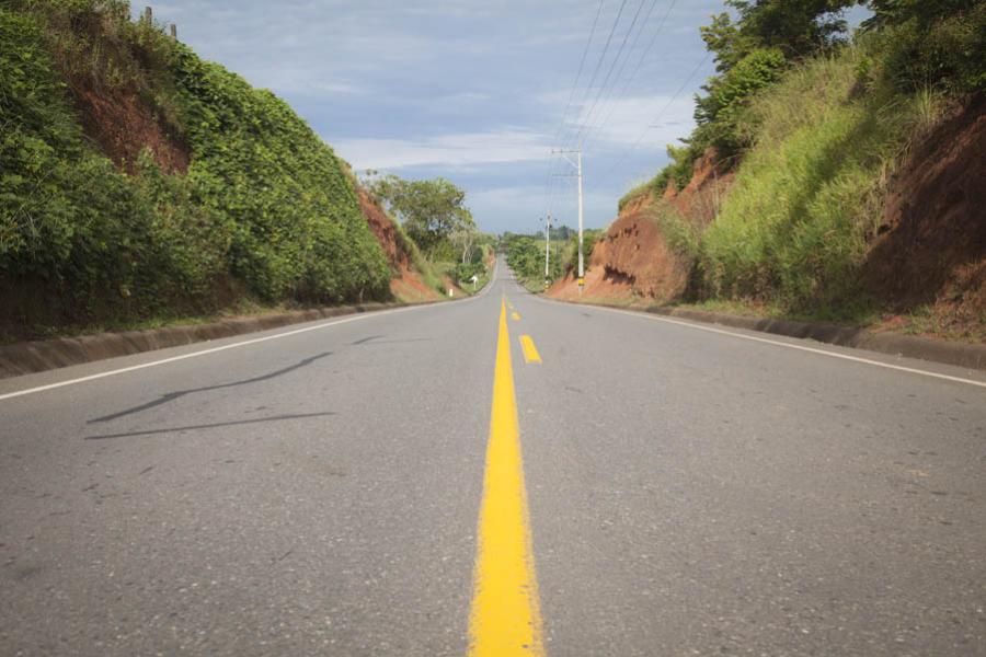 Via Caucacia-El Bagre, Antioquia, Colombia