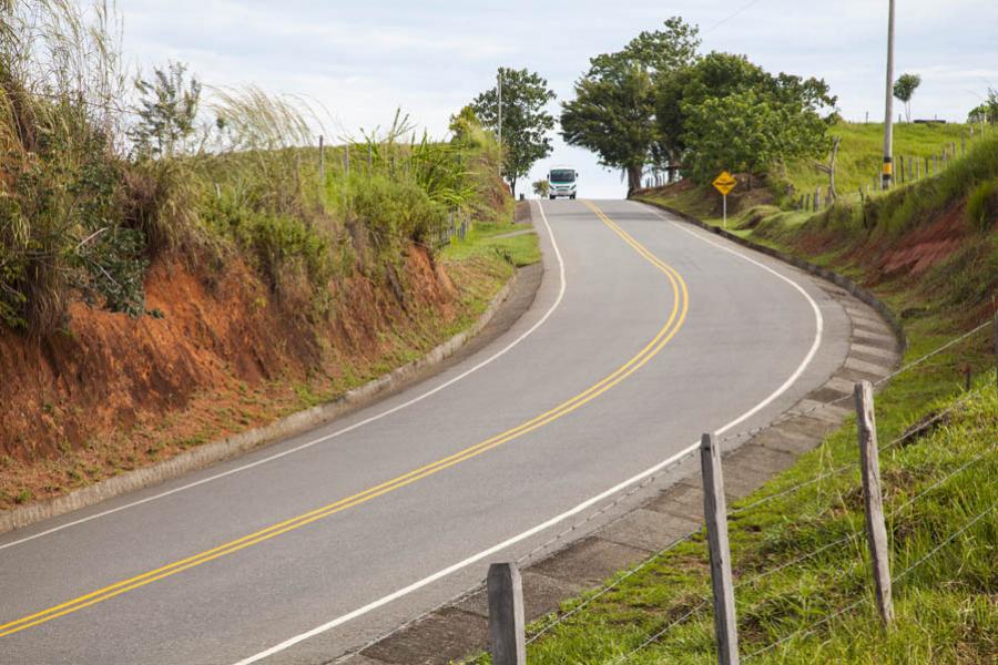 Via Caucacia-El Bagre, Antioquia, Colombia