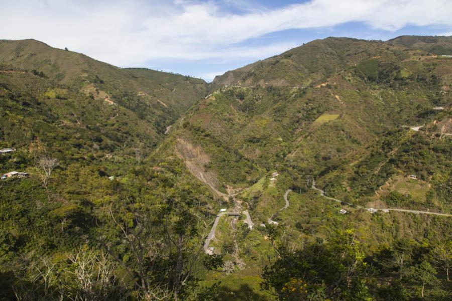 Via El Toyo-Cañas Gordas; Antioquia; Colombia