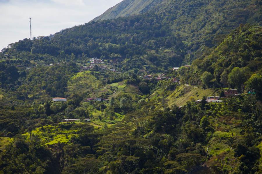 Via El Toyo-Cañas Gordas; Antioquia; Colombia