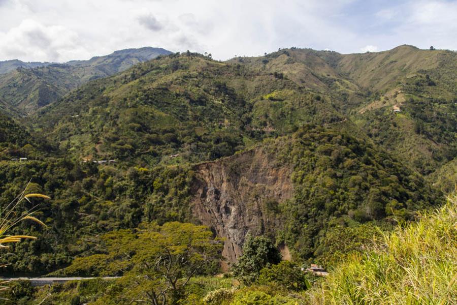 Via El Toyo-Cañas Gordas; Antioquia; Colombia