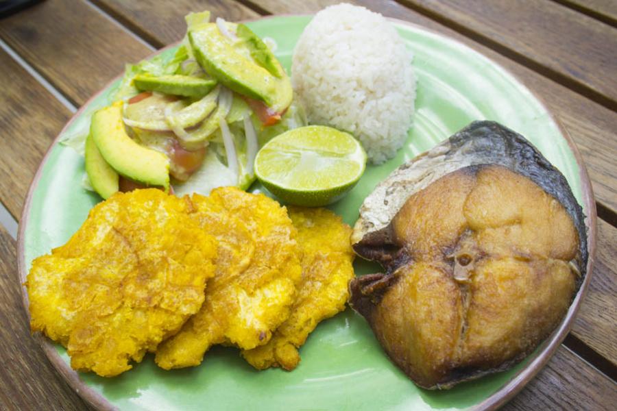 Pescado Con Patacon