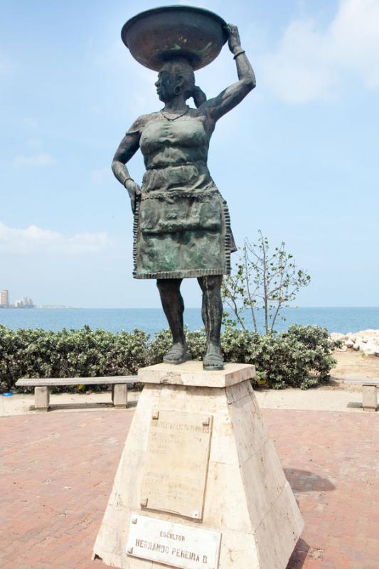 Monumento a la Palenquera, Bocagrande, Cartagena, ...