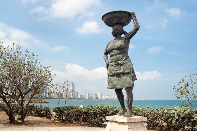 Monumento a la Palenquera, Bocagrande, Cartagena, ...