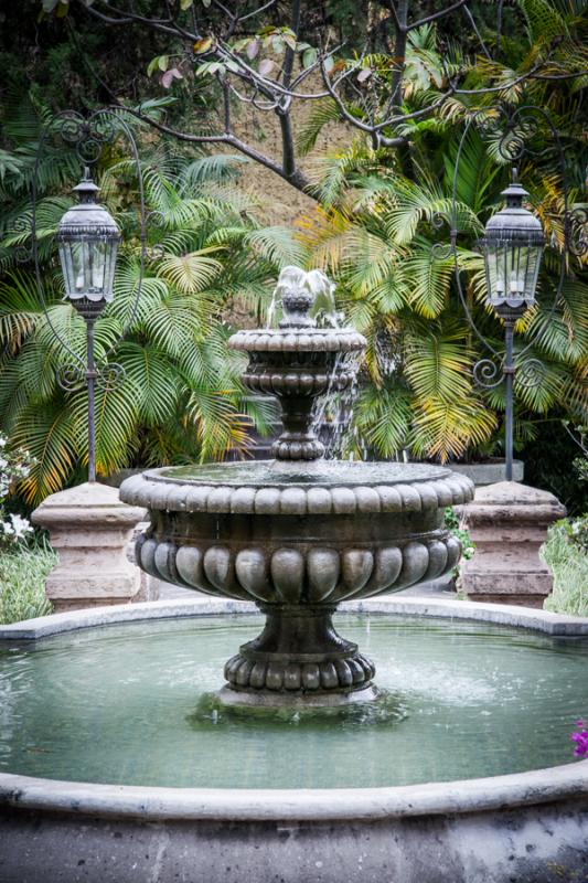 Fuente en un Jardin