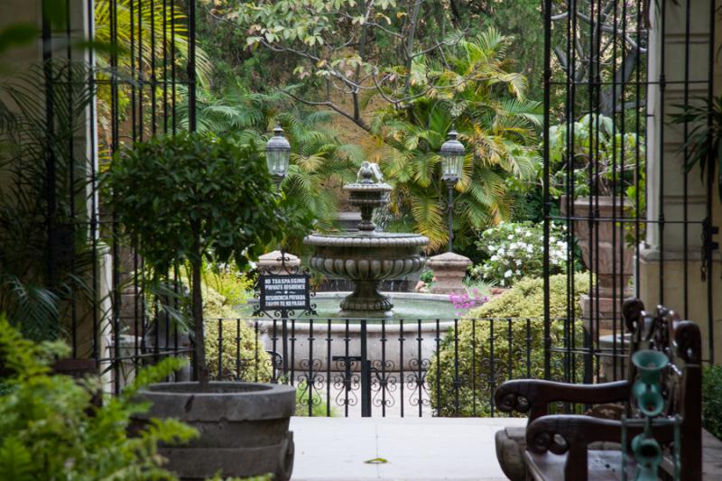 Fuente en un Jardin