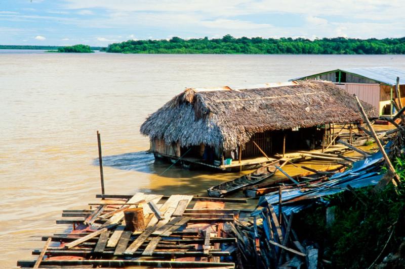 Casa Flotante en Amanaven, Rio Orinoco,  Vichada, ...