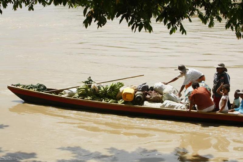 Personas en una Canoa, Rio San Jorge, Montelibano,...