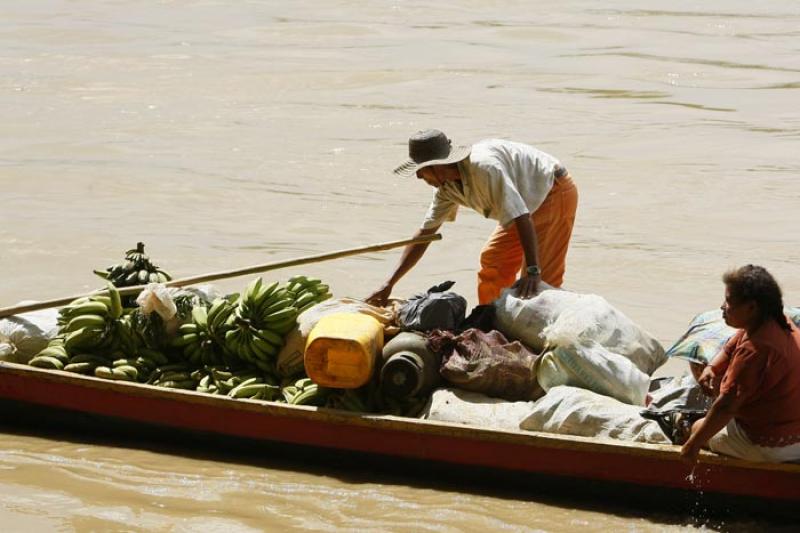 Personas en una Canoa, Rio San Jorge, Montelibano,...