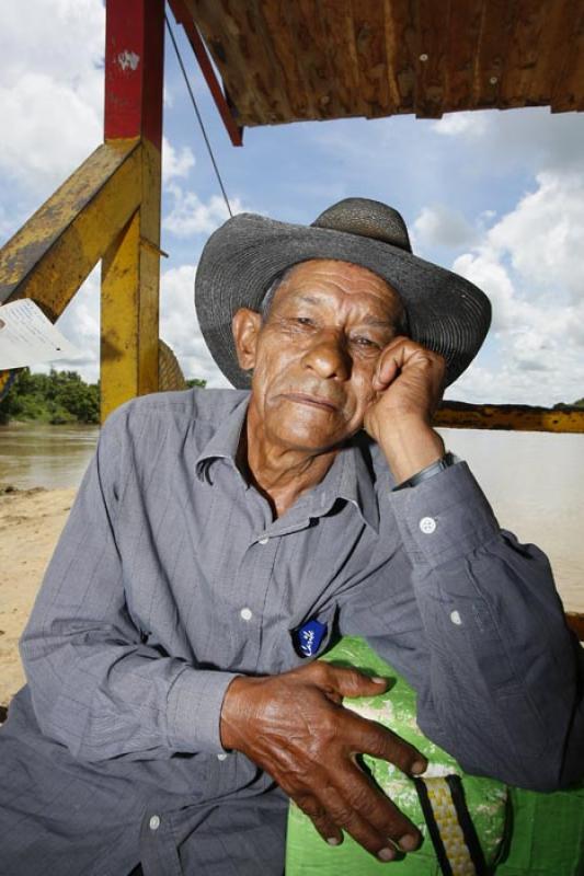 Anciano Viajando por le Rio San Jorge, Montelibano...