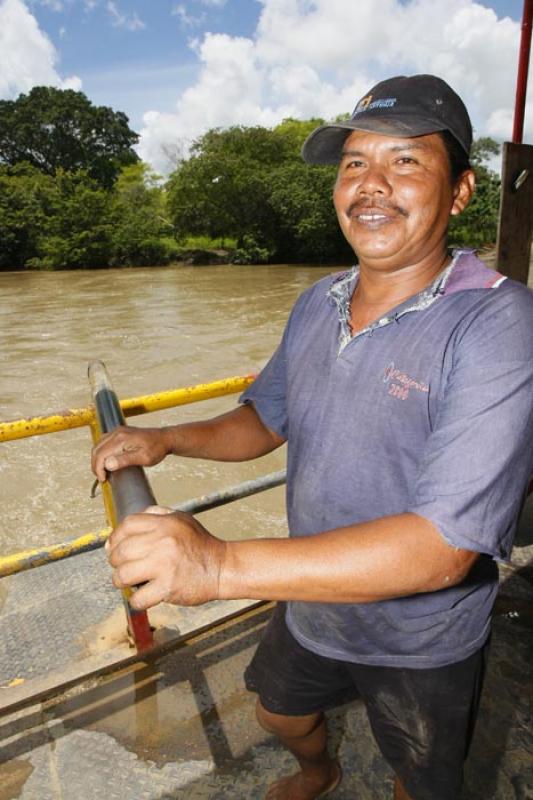 Hombre Viajando por el Rio San Jorge, Montelibano,...