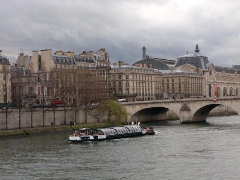 Puente sobre el Rio Sena, Paris, Francia, Europa