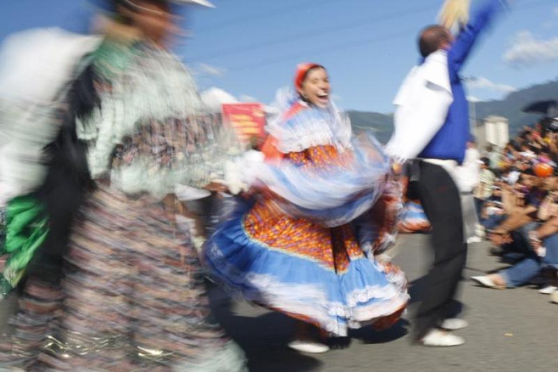 Grupo Folclorico en el Desfile de Silleteros, Mede...