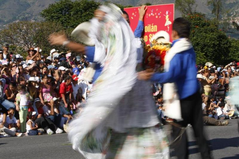 Grupo Folclorico en el Desfile de Silleteros, Mede...