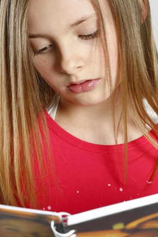 NiÃ±a Leyendo