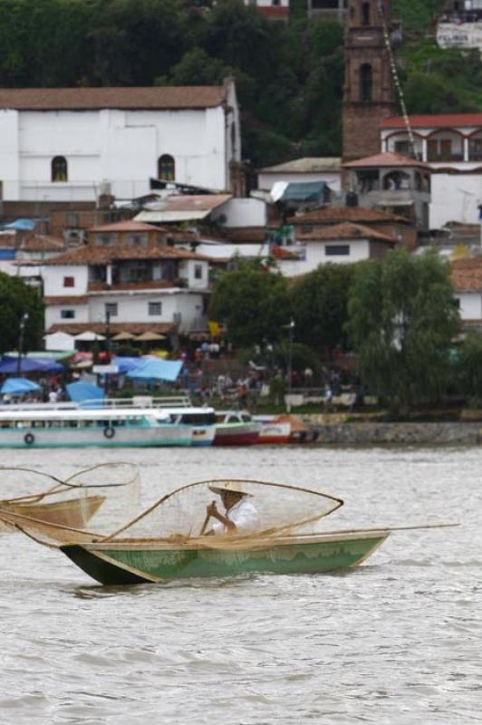 Pescador en el Lago de Patzcuaro, Isla de Janitzio...