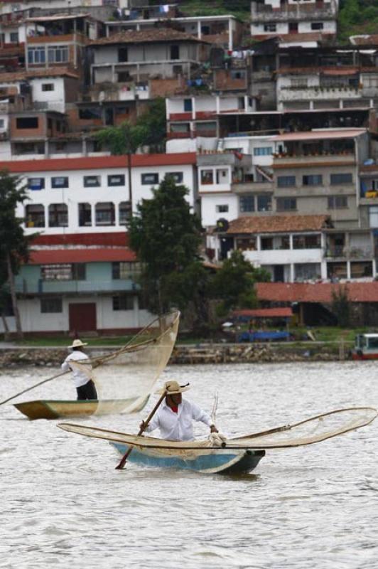 Pescador en el Lago de Patzcuaro, Isla de Janitzio...