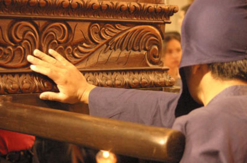 Mano de un Hombre en la Procesion Semana Santa, Po...