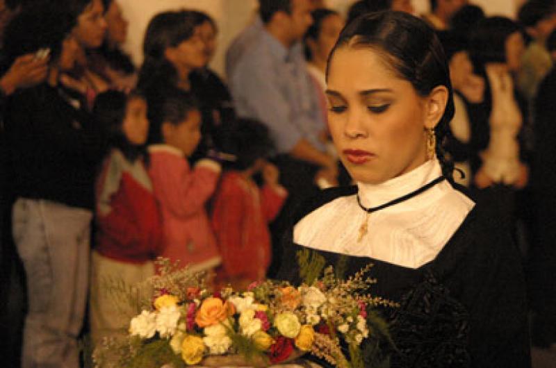 Mujer en la Procesion Semana Santa, Popayan, Cauca...