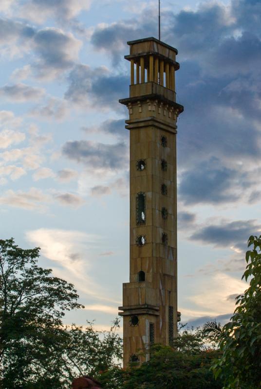 Obelisco Faro Monumento Alejandro Cabal Pombo, Gua...