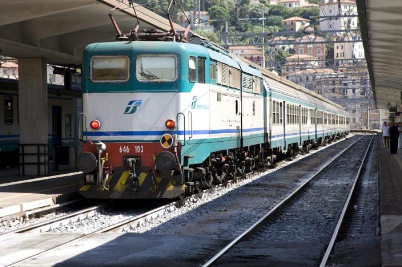 Tren de Cinque Terre, Liguria, Italy, Europa Occid...