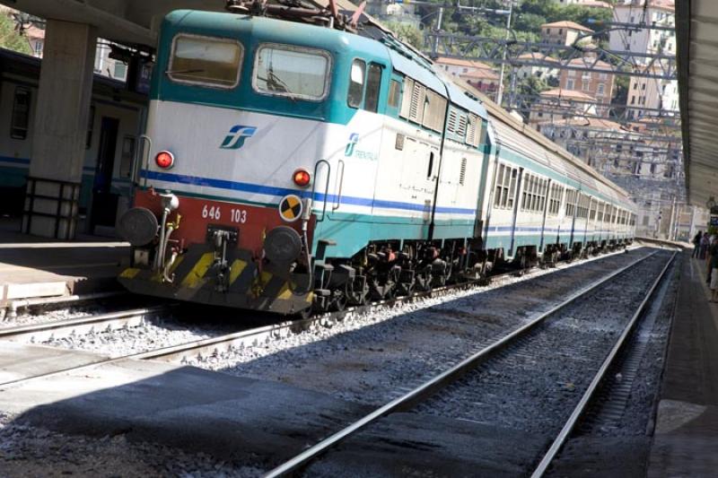 Tren de Cinque Terre, Liguria, Italy, Europa Occid...